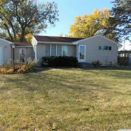 Buy this 2 bed house on 1112 12th Street Northwest in Mason City, IA 50401