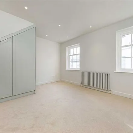 Rent this 3 bed apartment on 8 Sussex Mews West in London, W2 2UB