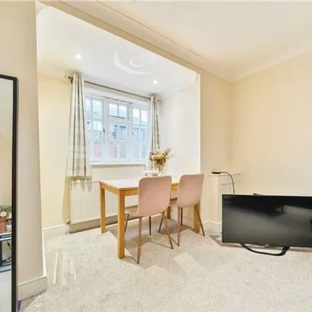 Image 4 - 2 Aitken Road, Bellingham, London, SE6 3BG, United Kingdom - Townhouse for sale