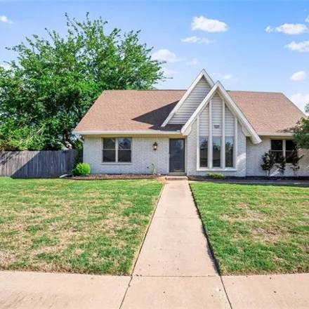 Buy this 4 bed house on 916 North Ivy Street in Jenks, OK 74037