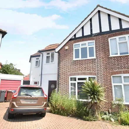 Rent this 4 bed duplex on Woodland Gardens in London, TW7 6LP