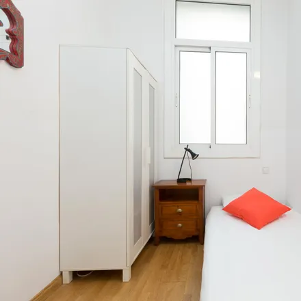Rent this 4 bed room on Carrer d'Enric Granados in 22, 08001 Barcelona