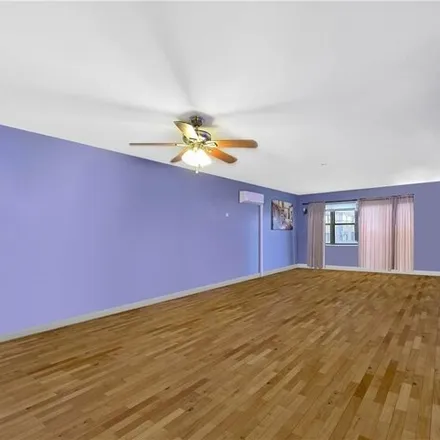 Image 5 - 7109 10th Ave, Brooklyn, New York, 11228 - House for sale