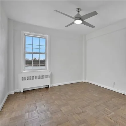 Image 8 - 210 Pelham Road, Residence Park, City of New Rochelle, NY 10805, USA - Apartment for sale