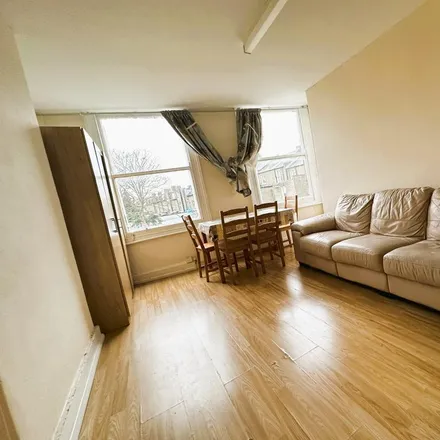 Rent this 1 bed apartment on Manor Park Road in London, NW10 4JT