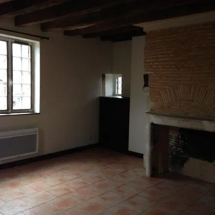 Rent this 2 bed apartment on Accès parking in Place de la République, 72000 Le Mans