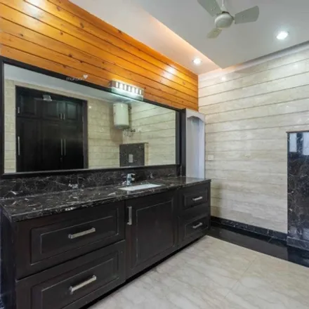 Image 1 - unnamed road, South Extension, - 110049, Delhi, India - House for rent