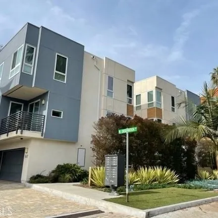 Rent this 2 bed house on 5655 West Observation Lane in Los Angeles, CA 90028
