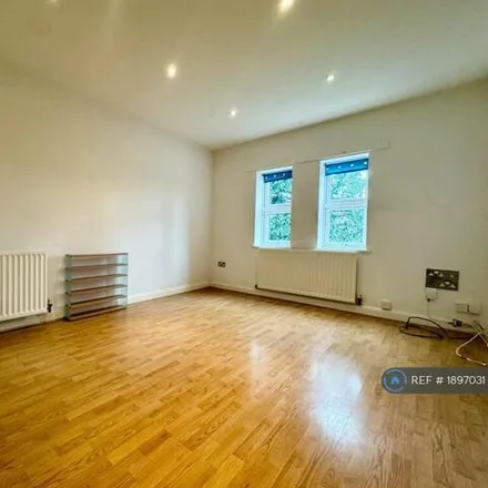 Image 4 - The Avenue, Stockton-on-Tees, TS19 7EY, United Kingdom - Apartment for rent