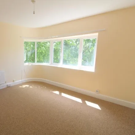 Image 2 - Petersfield Court, Stratford Road, Hall Green, B28 9BL, United Kingdom - Apartment for rent