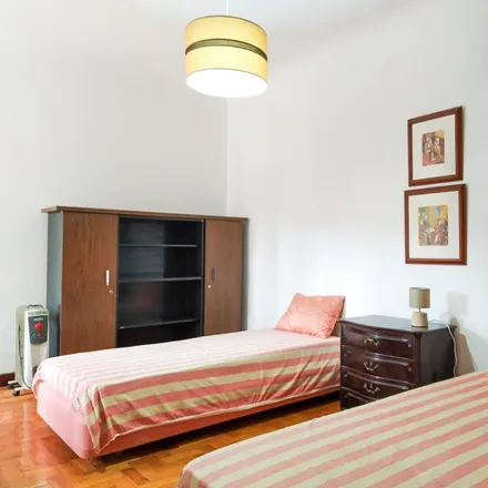 Rent this 4 bed room on Rua Nove de Abril in Porto, Portugal