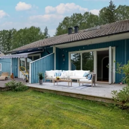 Rent this 3 bed townhouse on unnamed road in 186 42 Vallentuna, Sweden