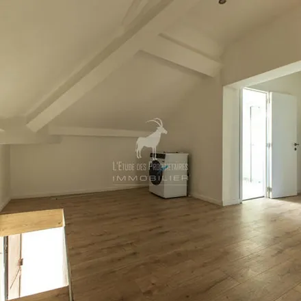 Image 2 - Rue Saint-Fiacre 110, 6031 Charleroi, Belgium - Apartment for rent