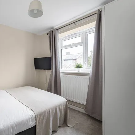 Image 3 - London, SW18 5HL, United Kingdom - Apartment for rent