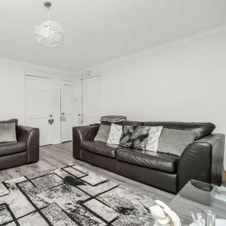 Image 3 - Lochinver Crescent, Elderslie, PA2 9EU, United Kingdom - Apartment for sale