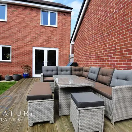 Rent this 5 bed apartment on Pauling Close in Aston Clinton, HP22 0AS