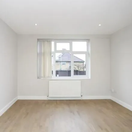 Image 5 - St Mary's Crescent, London, NW4 4LJ, United Kingdom - Duplex for rent