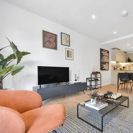 Rent this 3 bed apartment on Evelyn Street / Grinstead Road in Evelyn Street, London