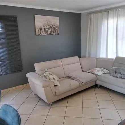 Image 1 - Cadac Crescent, Crystal Park, Gauteng, 1509, South Africa - Apartment for rent