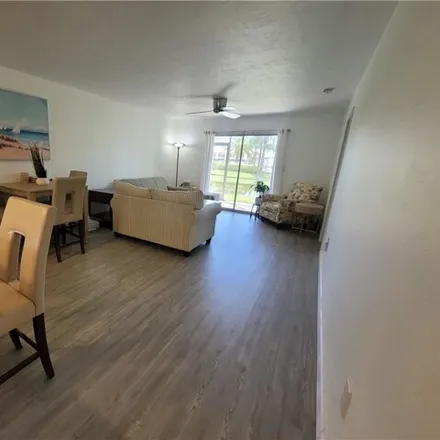 Image 7 - 140 Cypress Way East, Palm River, Collier County, FL 34110, USA - Condo for rent