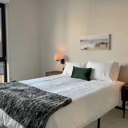 Rent this 1 bed apartment on Milwaukee