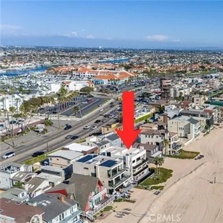 Image 3 - 18 Surfside Avenue, Surfside, Seal Beach, CA 90743, USA - House for sale