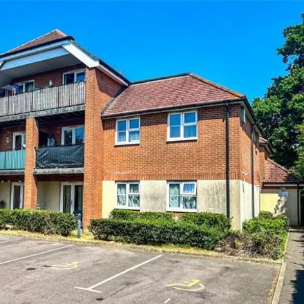 Image 1 - Knights Place, Thornhill Park Road, Southampton, SO18 5TE, United Kingdom - Apartment for sale