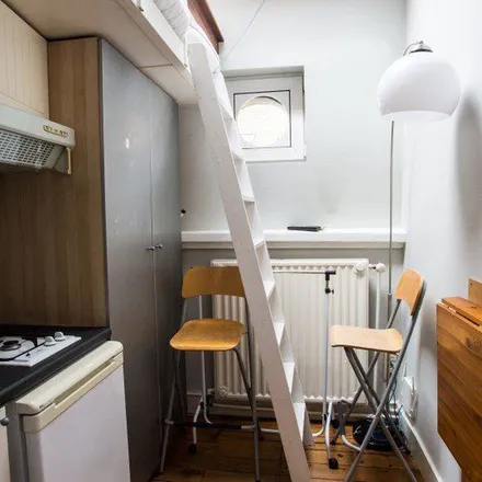 Rent this 1 bed apartment on Rue de la Révolution - Omwentelingsstraat 8;10 in 1000 Brussels, Belgium