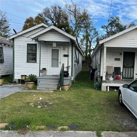 Buy this 2 bed house on 1703 Mansfield Drive in Walkertown, Marrero