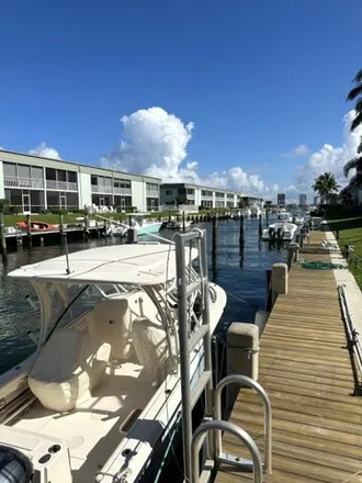 Image 1 - 138 Castlewood Drive, Lake Park, North Palm Beach, FL 33408, USA - House for sale