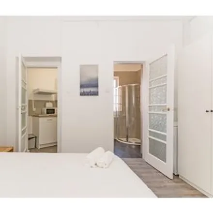 Image 2 - Alameda Dom Afonso Henriques - Room for rent