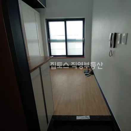 Rent this studio apartment on 서울특별시 강동구 길동 402-17