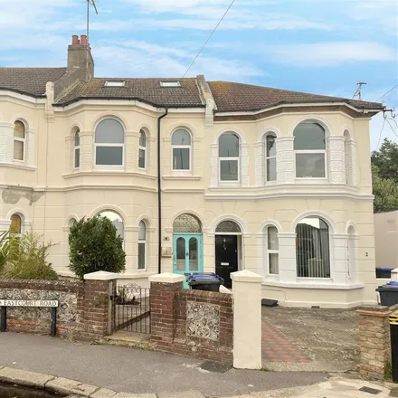 Rent this 6 bed townhouse on To Be Worn Again in South Court Road, Worthing