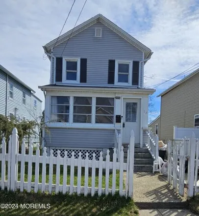 Buy this 2 bed house on 85 Warren Street in Jamesburg, Middlesex County