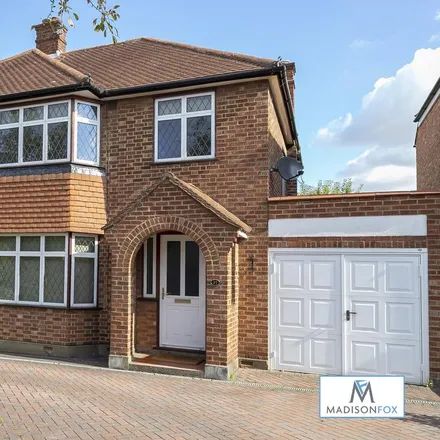 Rent this 3 bed townhouse on Chigwell Park Drive in Chigwell, IG7 5AZ