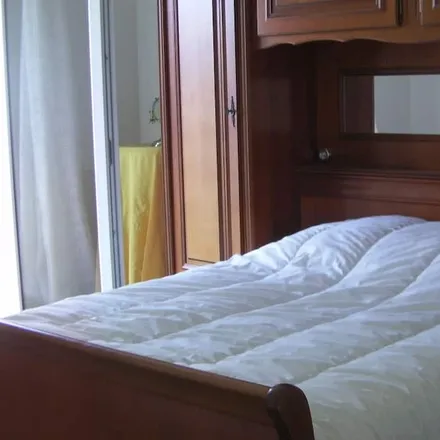 Rent this 3 bed house on 04870 Saint-Michel-l'Observatoire