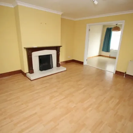 Rent this 3 bed apartment on Hillview Crescent in Carrickfergus, BT38 8QB