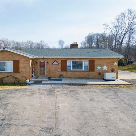 Buy this 3 bed house on Warren-Sharon Road in Brookfield Township, Trumbull County