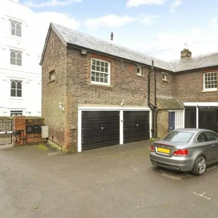 Image 5 - Parkside House, Abbey Mill Lane, St Albans, AL3 4HE, United Kingdom - House for rent