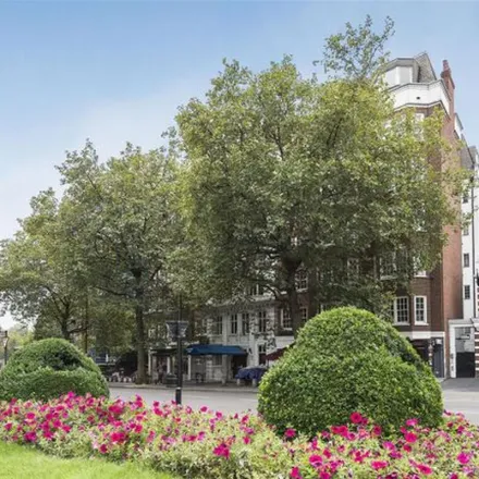 Rent this 5 bed apartment on 247 Baker Street in London, NW1 6AS