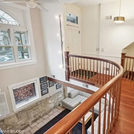Image 4 - 930 West Newport Avenue, Chicago, IL 60657, USA - House for sale