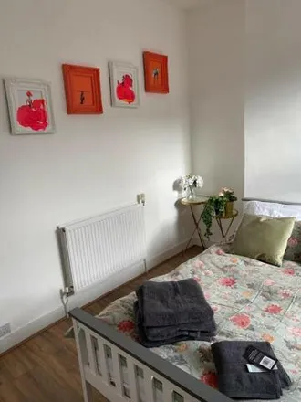 Rent this 2 bed townhouse on Chicago King Pizza in Goswell Street, Liverpool