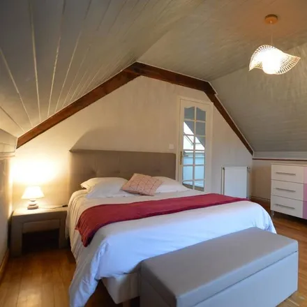Rent this 2 bed house on Rue du Commerce in 35140 Saint-Hilaire-des-Landes, France