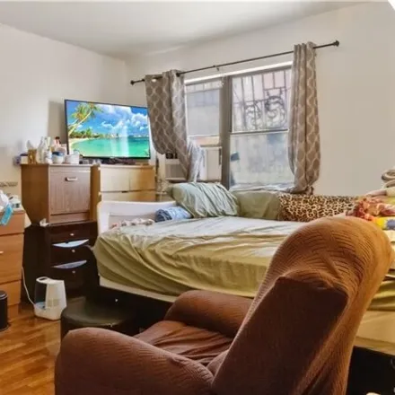 Image 3 - 666 Belmont Avenue, New York, NY 11207, USA - House for sale