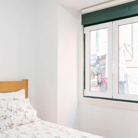 Rent this 1 bed apartment on Rua do Terreirinho in 1100-335 Lisbon, Portugal