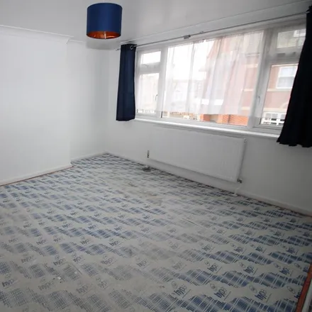 Image 4 - Clacton Fancy Dress/Mutz Nutz, 21 Pallister Road, Tendring, CO15 1PQ, United Kingdom - Apartment for rent