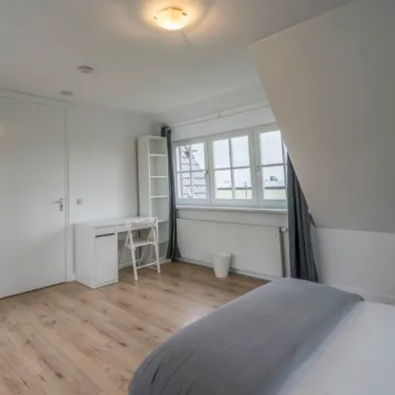 Rent this 8 bed room on Osdorperweg 928A in 1067 TE Amsterdam, Netherlands