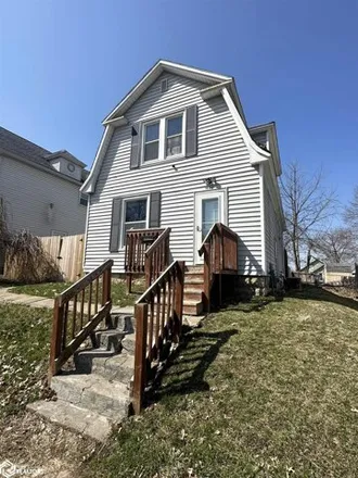 Buy this 3 bed house on 1069 North 9th Street in Burlington, IA 52601