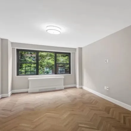 Rent this 3 bed apartment on 305 East 86th Street in New York, New York 10028
