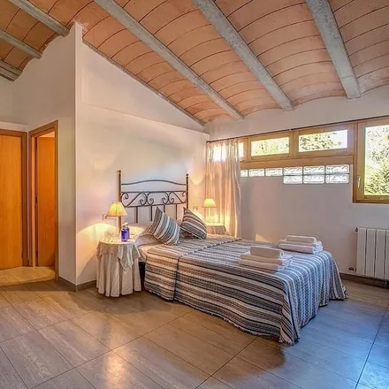 Rent this 3 bed duplex on Carrer de Pollença in 07011 Palma, Spain